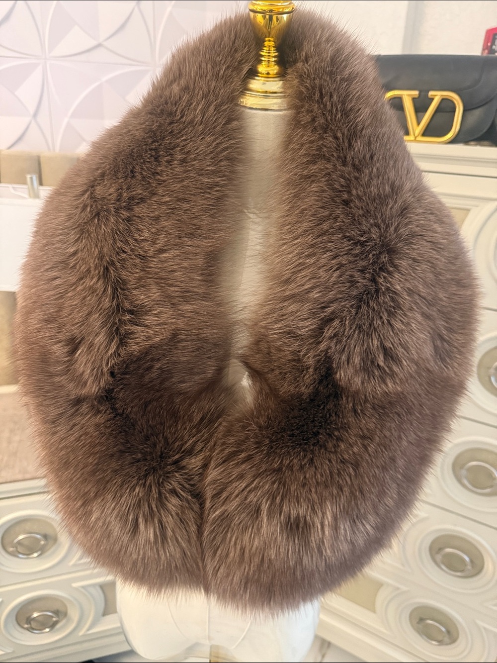 Saga platinum tag Fox fur collar